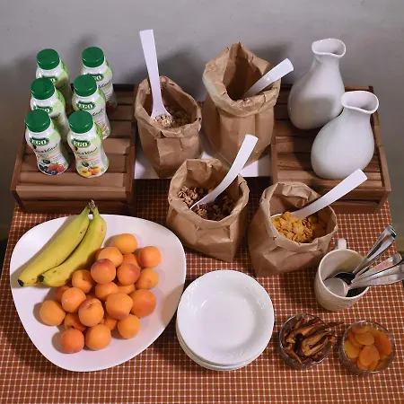 Janez Ostanak kod kuće *